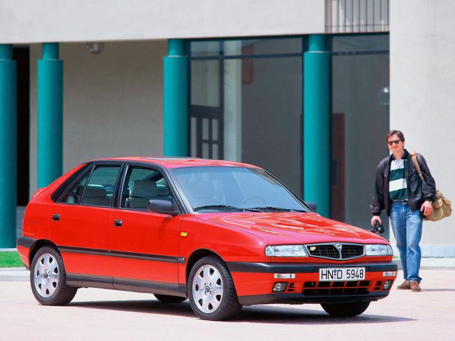  Lancia Delta 2.0 16v HF Turbo 1993 года  (фото 2 из 6)